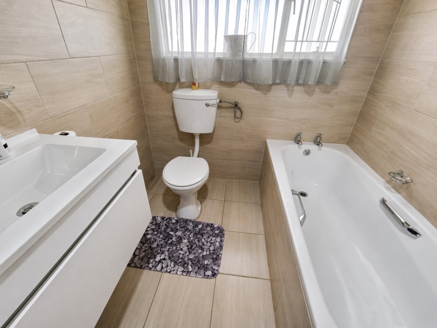 3 Bedroom Property for Sale in Langenhovenpark Free State